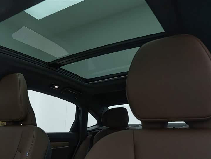 Volvo S90 Hybrid 2025 2025款 插电式混动 四驱长续航智逸豪华版