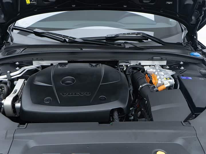 Volvo S90 Hybrid 2025 2025款 插电式混动 四驱长续航智逸豪华版