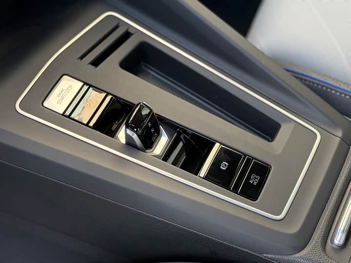 Volkswagen Golf 2025 2025款 300TSI R-Line