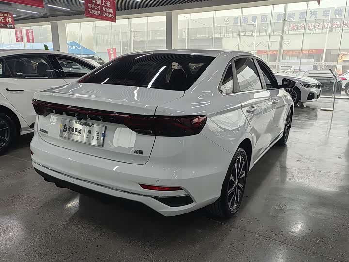 Geely Emgrand 2025 2025款 第4代 1.5L CVT旗舰型