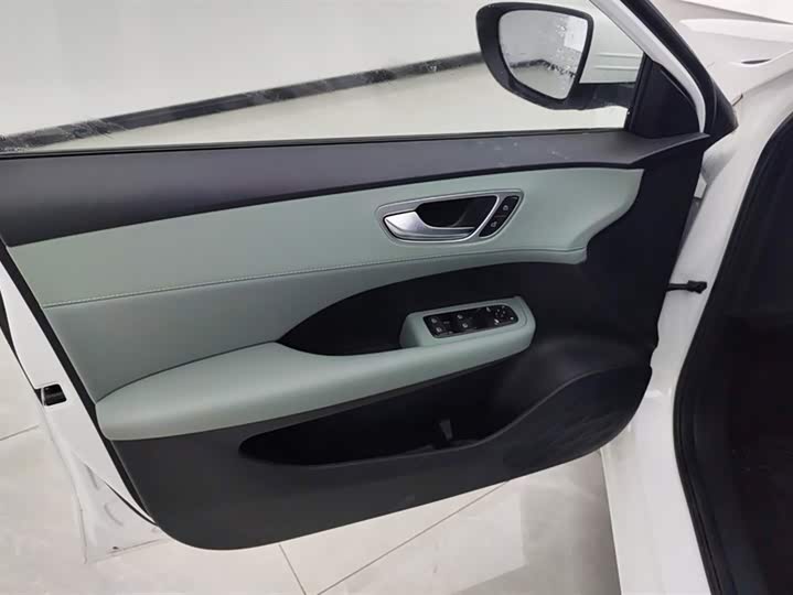 Roewe D6 2025 2025款 450km 尊享版