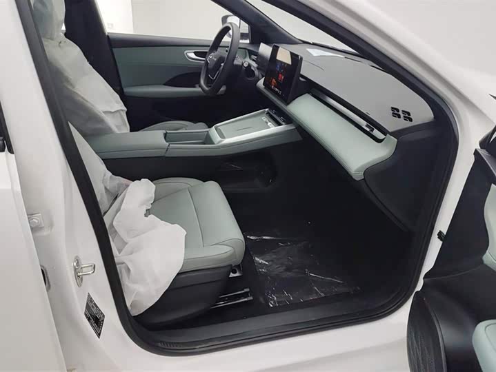 Roewe D6 2025 2025款 450km 尊享版