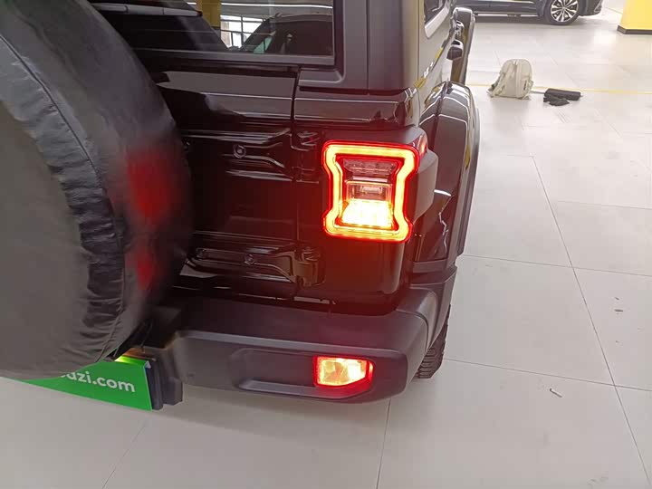 Jeep Wrangler 2024 2024款 2.0T 撒哈拉四门版