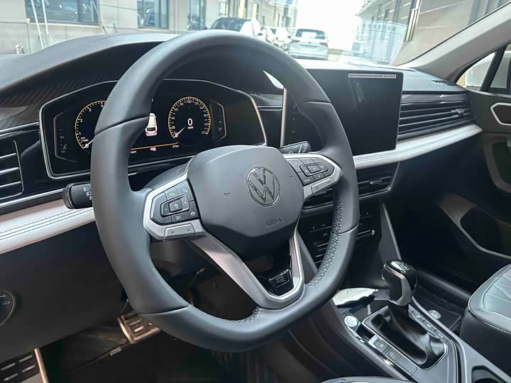 Volkswagen Tiguan L Pro 2024 2024款 出众款 330TSI 自动两驱R-Line龙耀版