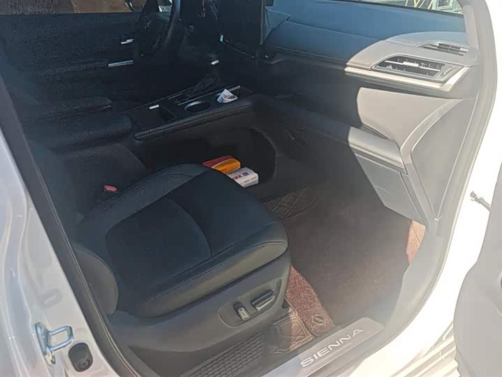 Toyota Sienna 2024 2024款 2.5L混动 四驱尊贵版