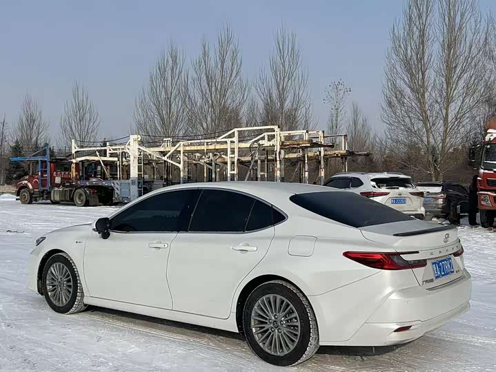 Toyota Camry 2024 2024款 双擎 2.0HE 精英版