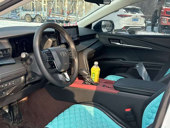 Toyota Camry 2024 2024款 双擎 2.0HE 精英版