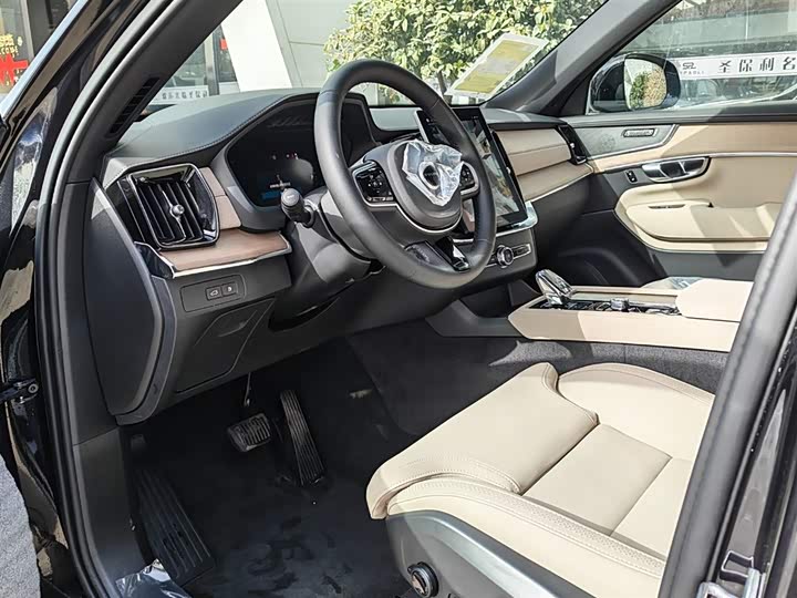 2025 Volvo XC90 Hybrid