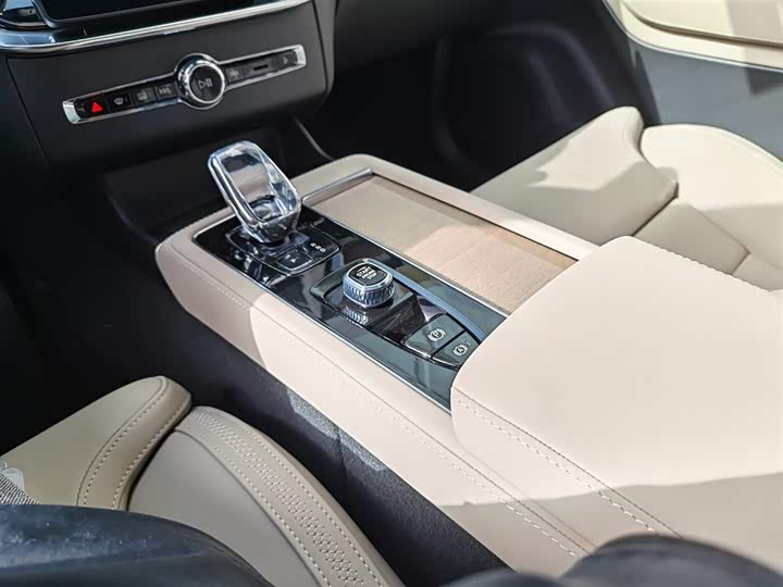 Volvo XC90 Hybrid 2025 2025款 改款 T8 智远豪华版 7座