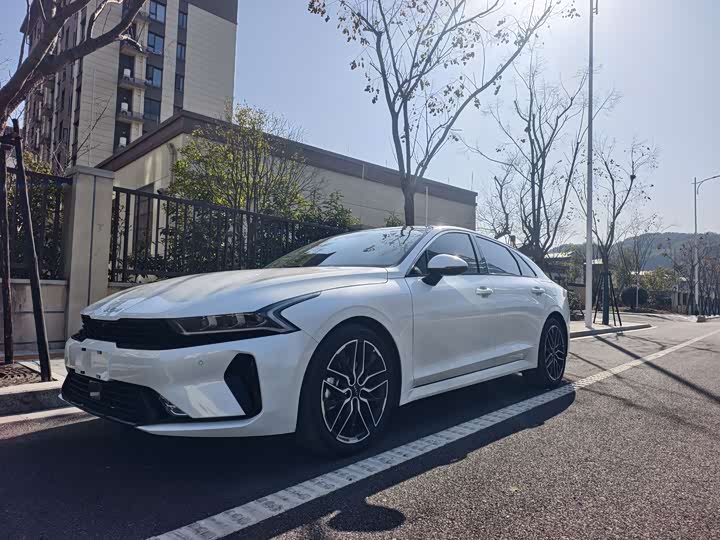 Kia K5 2025 2025款 2.0T 旗舰版