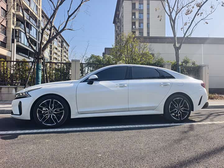 Kia K5 2025 2025款 2.0T 旗舰版
