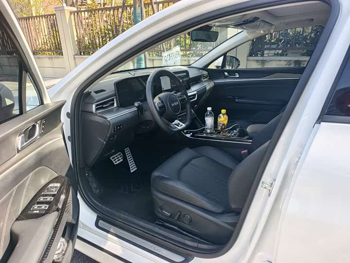 Kia K5 2025 2025款 2.0T 旗舰版
