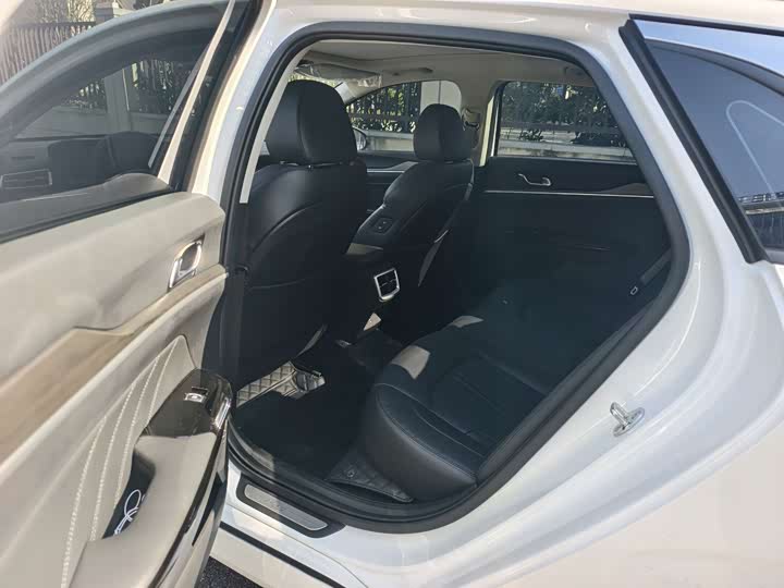 Kia K5 2025 2025款 2.0T 旗舰版