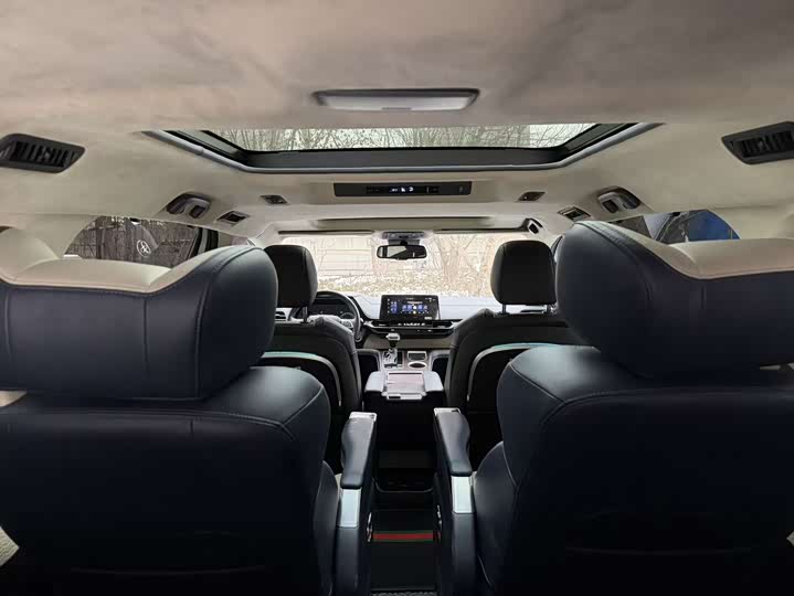 Toyota Granvia 2024 2024款 2.5L混动 尊贵PLUS四驱版