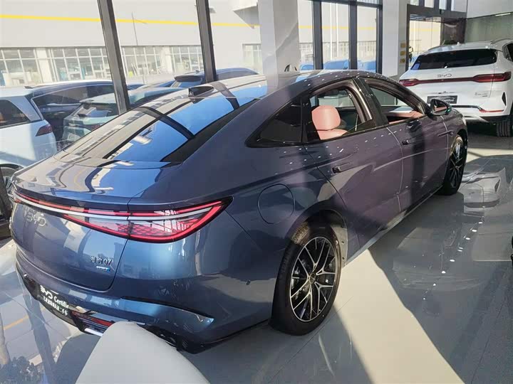 BYD Seal 07 DM-i Hybrid 2025 2025款 智驾版 DM-i 1.5L 125km 尊贵型