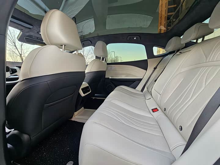 Geely Galaxy E8 2024 2024款 665km 后驱星舰 远航版