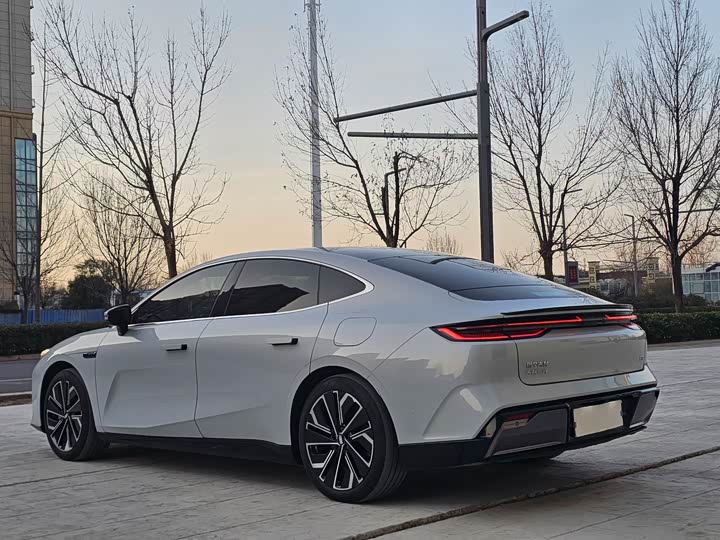 Geely Galaxy E8 2024 2024款 665km 后驱星舰 远航版