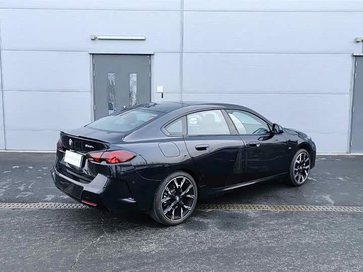 BMW 2 Series 2025 2025款 225L M运动曜夜套装