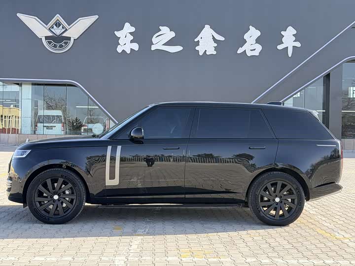 Land Rover Range Rover 2025 2025款 3.0 L6 400PS 盛世加长版