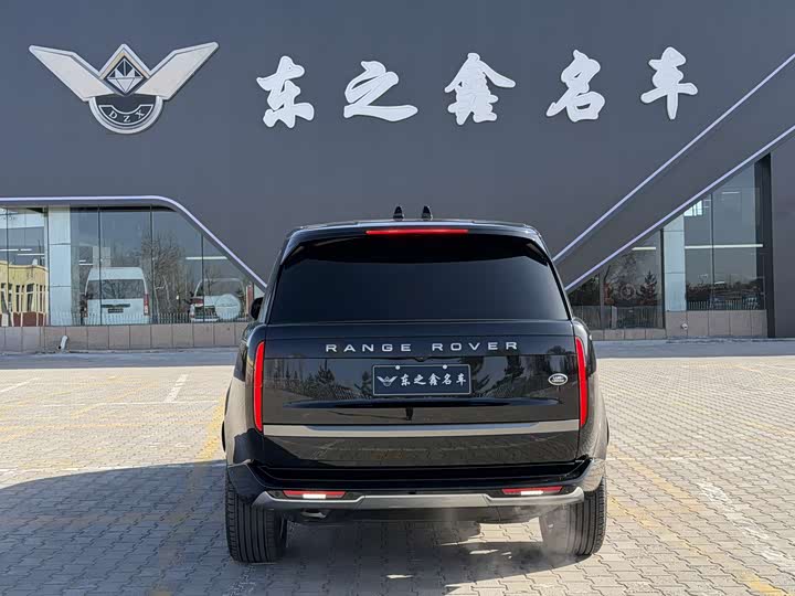 Land Rover Range Rover 2025 2025款 3.0 L6 400PS 盛世加长版