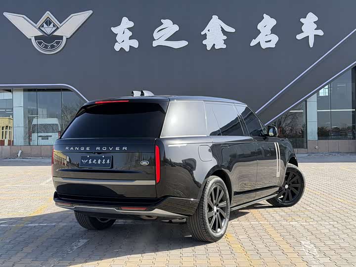 Land Rover Range Rover 2025 2025款 3.0 L6 400PS 盛世加长版