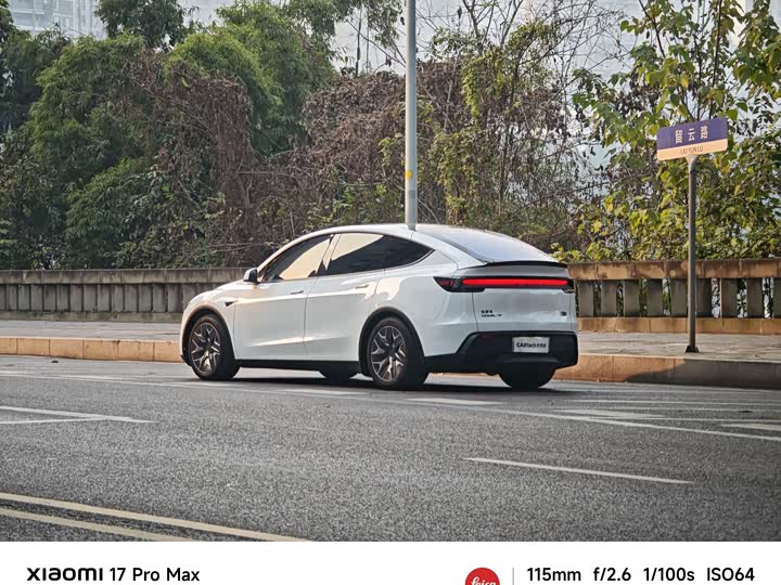 Tesla Model Y 2025 2025款 长续航全轮驱动版