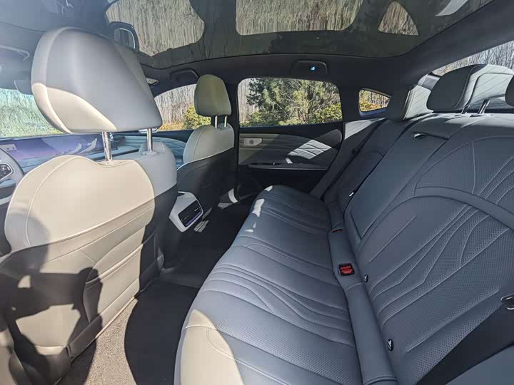 Geely Galaxy E8 2024 2024款 550km 后驱MAX