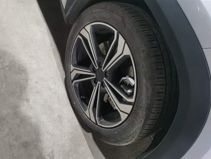 Geely Galaxy L7 2025 2025款 EM-i 115km 探索+版