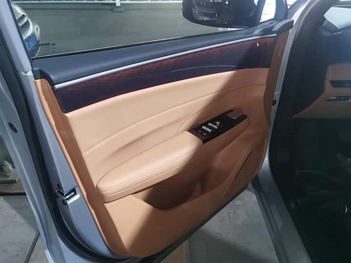 Geely Galaxy L7 2025 2025款 EM-i 115km 探索+版