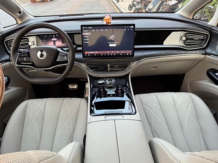 Denza D9 2025 2025款 DM-i 智驾版 1020 四驱尊贵型