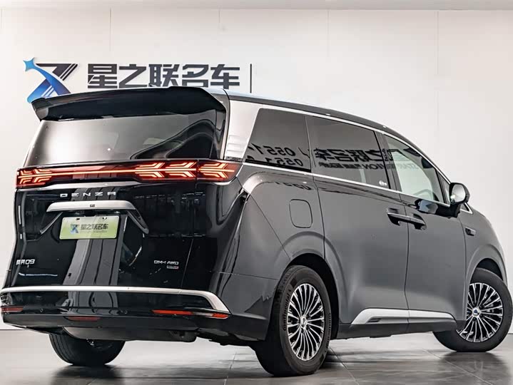 Denza D9 2025 2025款 DM-i 智驾版 1020 四驱旗舰型