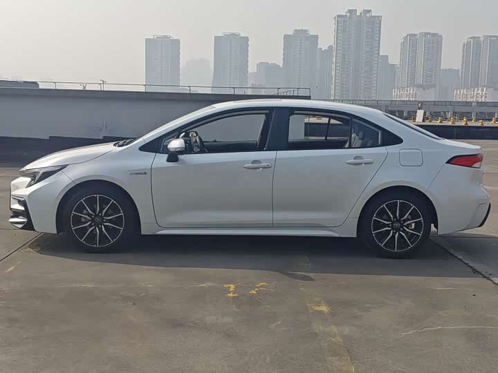 Toyota Levin 2023 2023款 智能电混双擎 1.8L 运动版