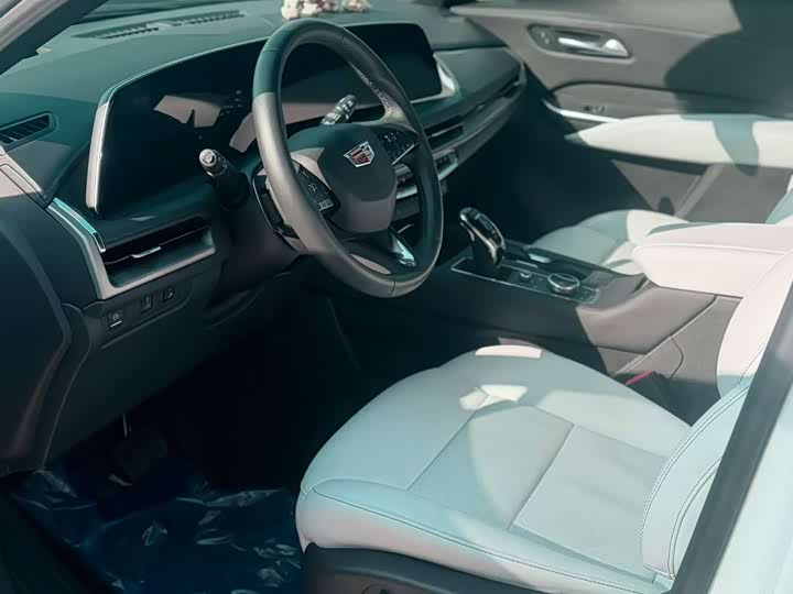 Cadillac XT4 2024 2024款 改款 28T 两驱尊贵型