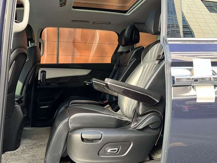 Roewe iMax 8 2022 2022款 400TGI 欢聚版