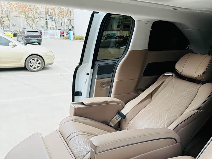 XPeng X9 2025 2025款 纯电 740超长续航 Max