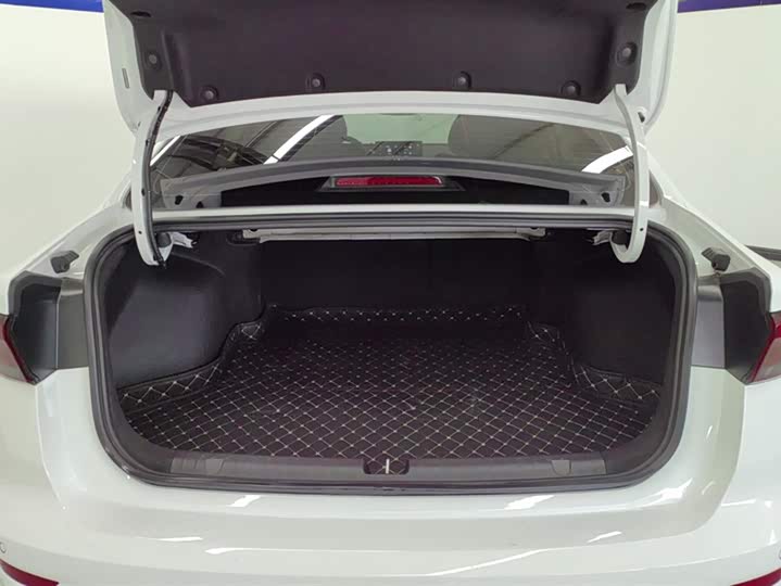 Geely Emgrand 2025 2025款 第4代 1.5L CVT星耀版