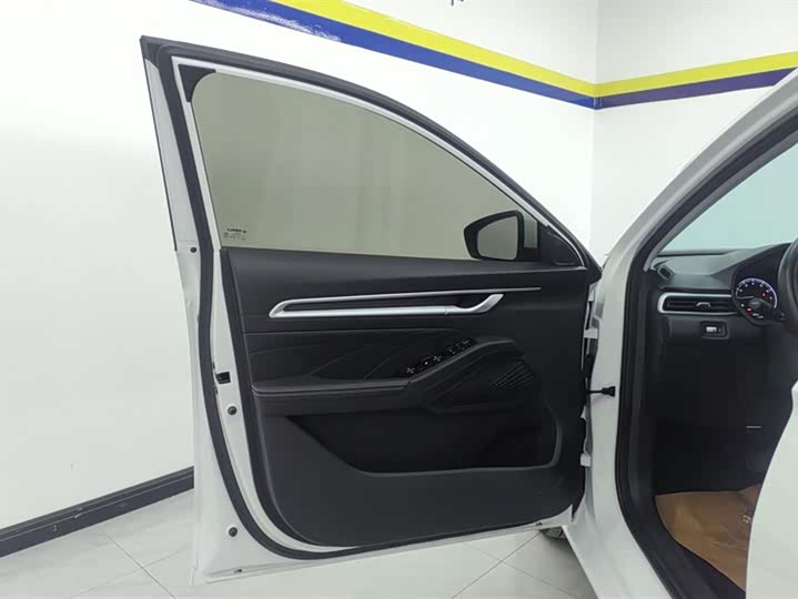 Geely Emgrand 2025 2025款 第4代 1.5L CVT星耀版