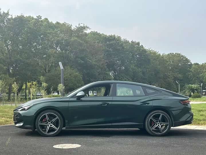 MG Motor 7 2023 2023款 2.0T 自动Trophy+激擎耀世版