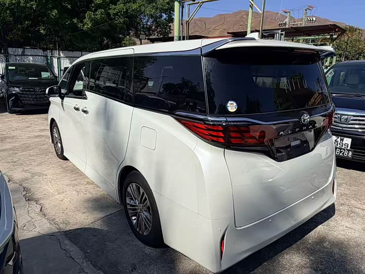 Toyota Alphard 2025 2025款 双擎 2.5L 尊贵黄金版
