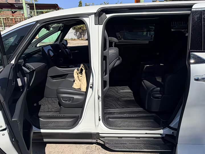 Toyota Alphard 2025 2025款 双擎 2.5L 尊贵黄金版