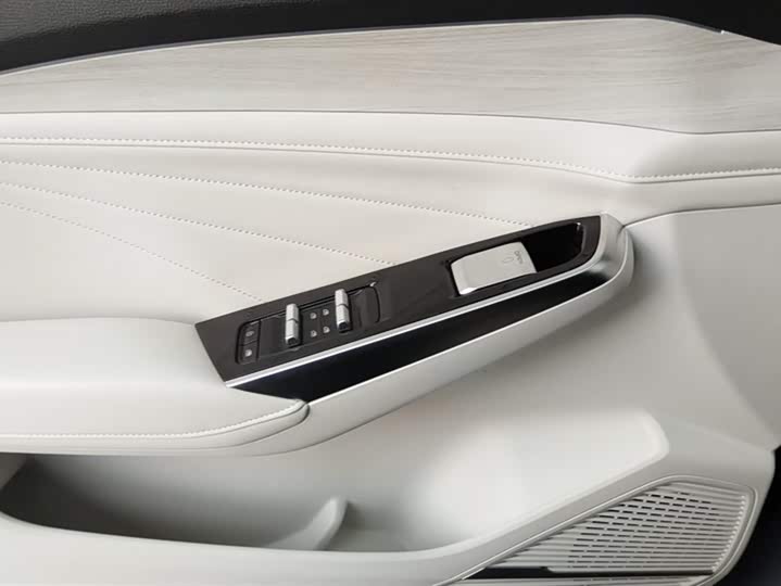 Geely Preface L 2024 2024款 油混 1.5TD 天宫版