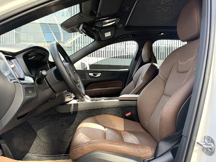 Volvo XC60 2025 2025款 B5 四驱智逸豪华版