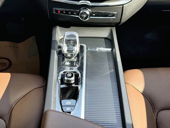 Volvo XC60 2025 2025款 B5 四驱智逸豪华版