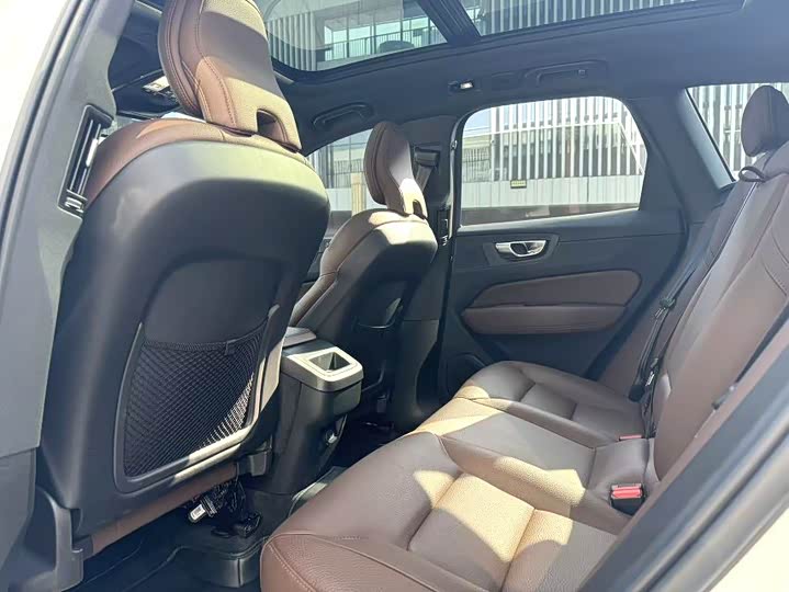 Volvo XC60 2025 2025款 B5 四驱智逸豪华版