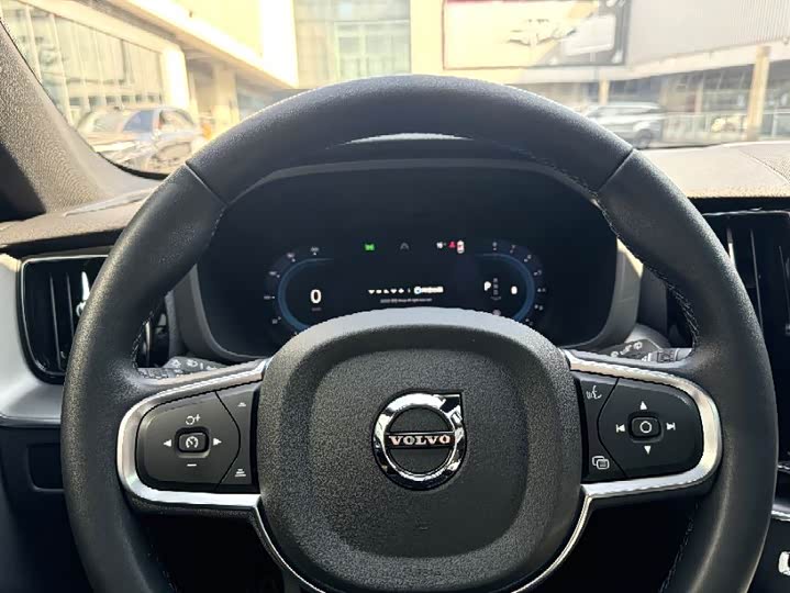Volvo XC60 2025 2025款 B5 四驱智逸豪华版