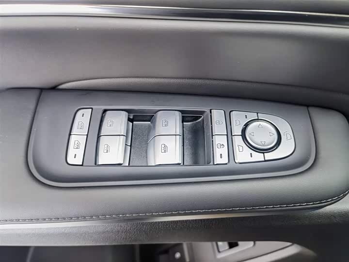 BYD M9 2025 2025款 1060领航版