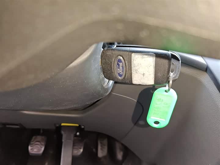 Ford Transit 2023 2023款 2.0T柴油手动多功能商用车短轴低顶5/6座