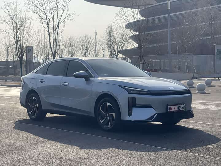 Geely Galaxy L6 2025 2025款 EM-i 140km 星舰版