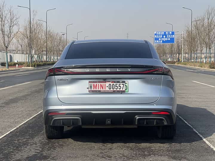 Geely Galaxy L6 2025 2025款 EM-i 140km 星舰版