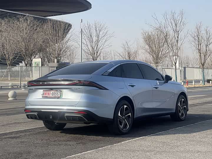 Geely Galaxy L6 2025 2025款 EM-i 140km 星舰版